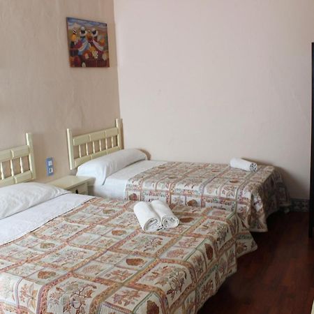 Pension Lisdos Sevilla Exteriör bild