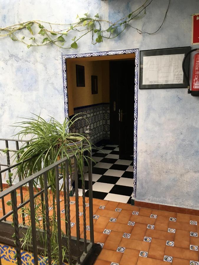 Pension Lisdos Sevilla Exteriör bild