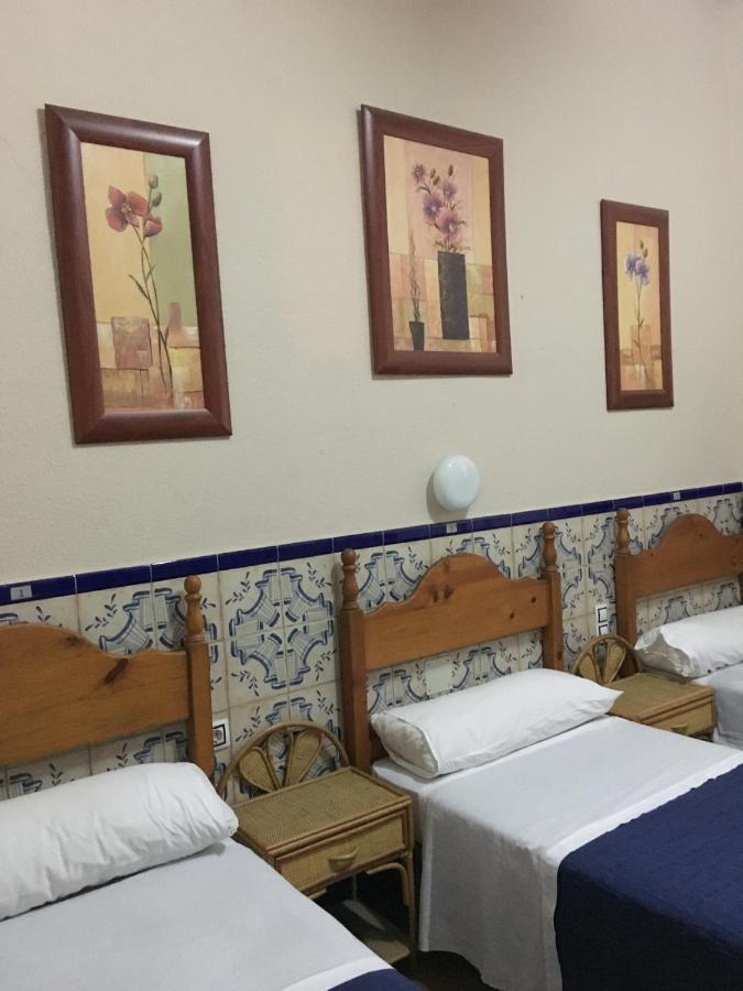 Pension Lisdos Sevilla Exteriör bild