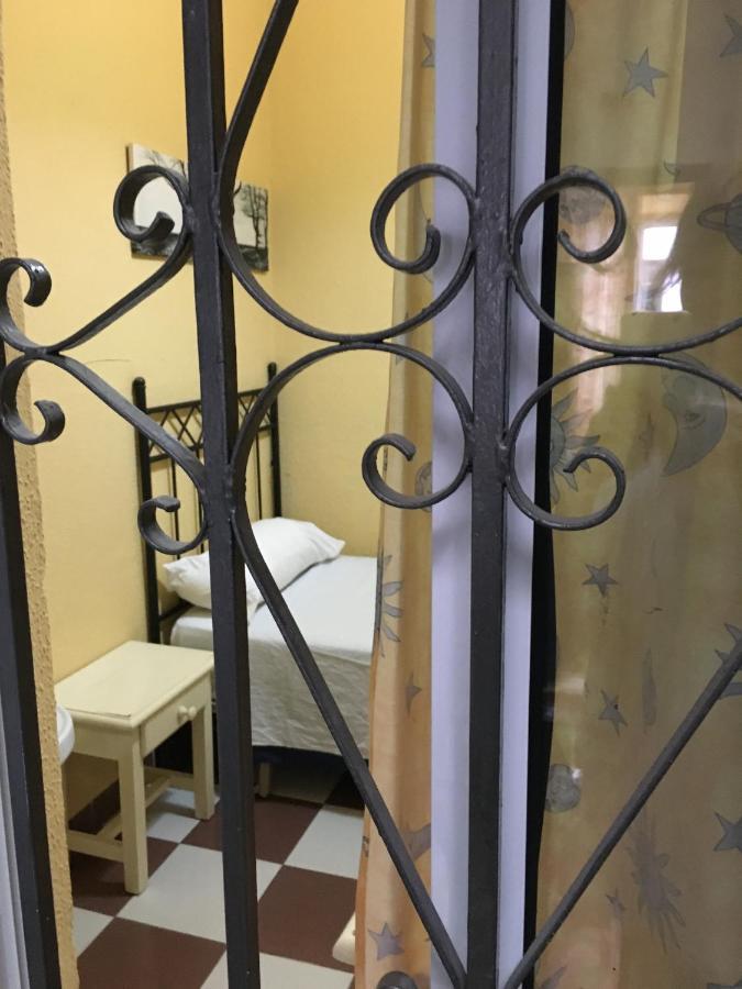 Pension Lisdos Sevilla Exteriör bild