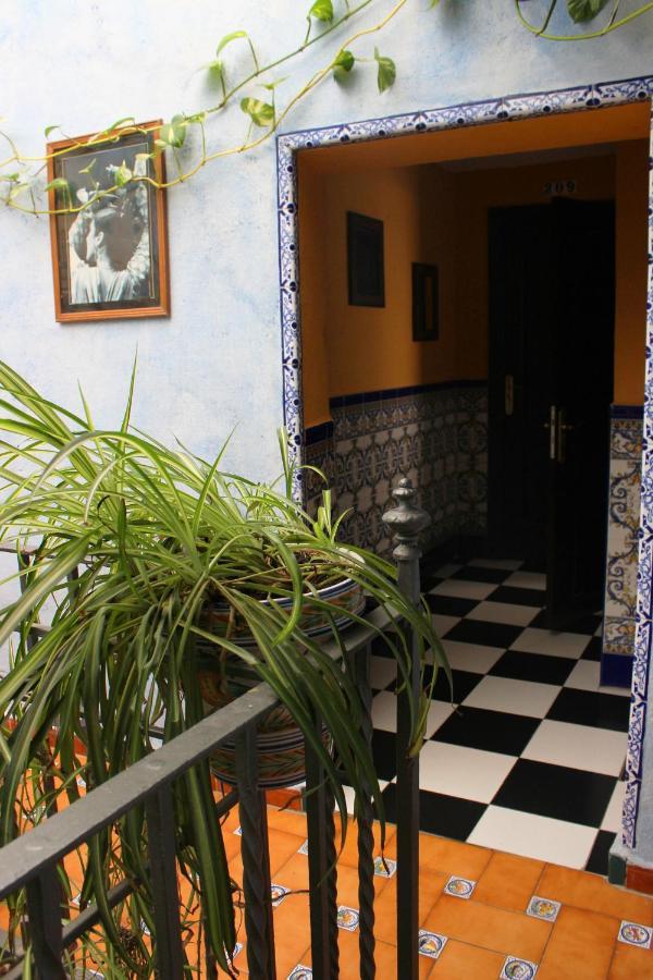 Pension Lisdos Sevilla Exteriör bild