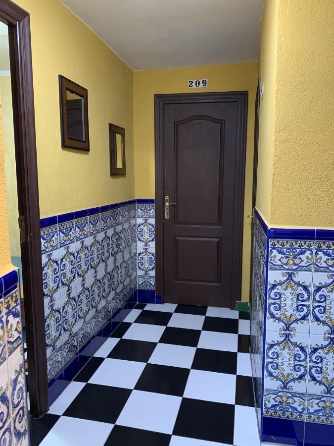 Pension Lisdos Sevilla Exteriör bild