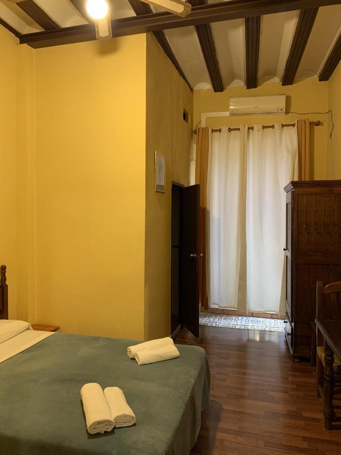 Pension Lisdos Sevilla Exteriör bild
