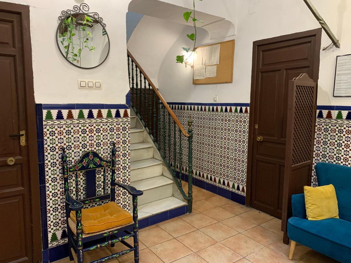 Pension Lisdos Sevilla Exteriör bild