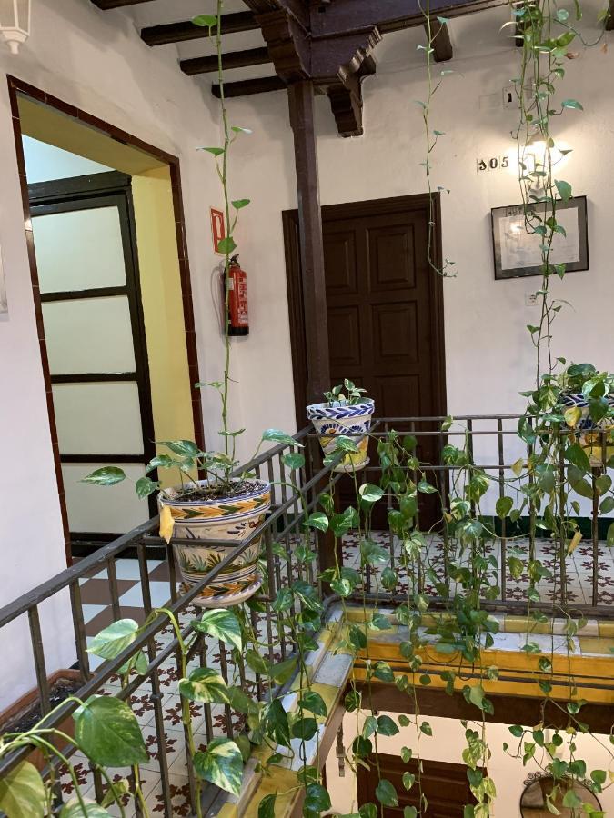 Pension Lisdos Sevilla Exteriör bild